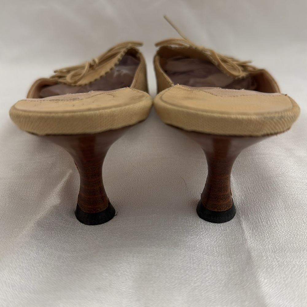 Vintage Manolo Blahnik Cream Mules - Picture 6 of 7